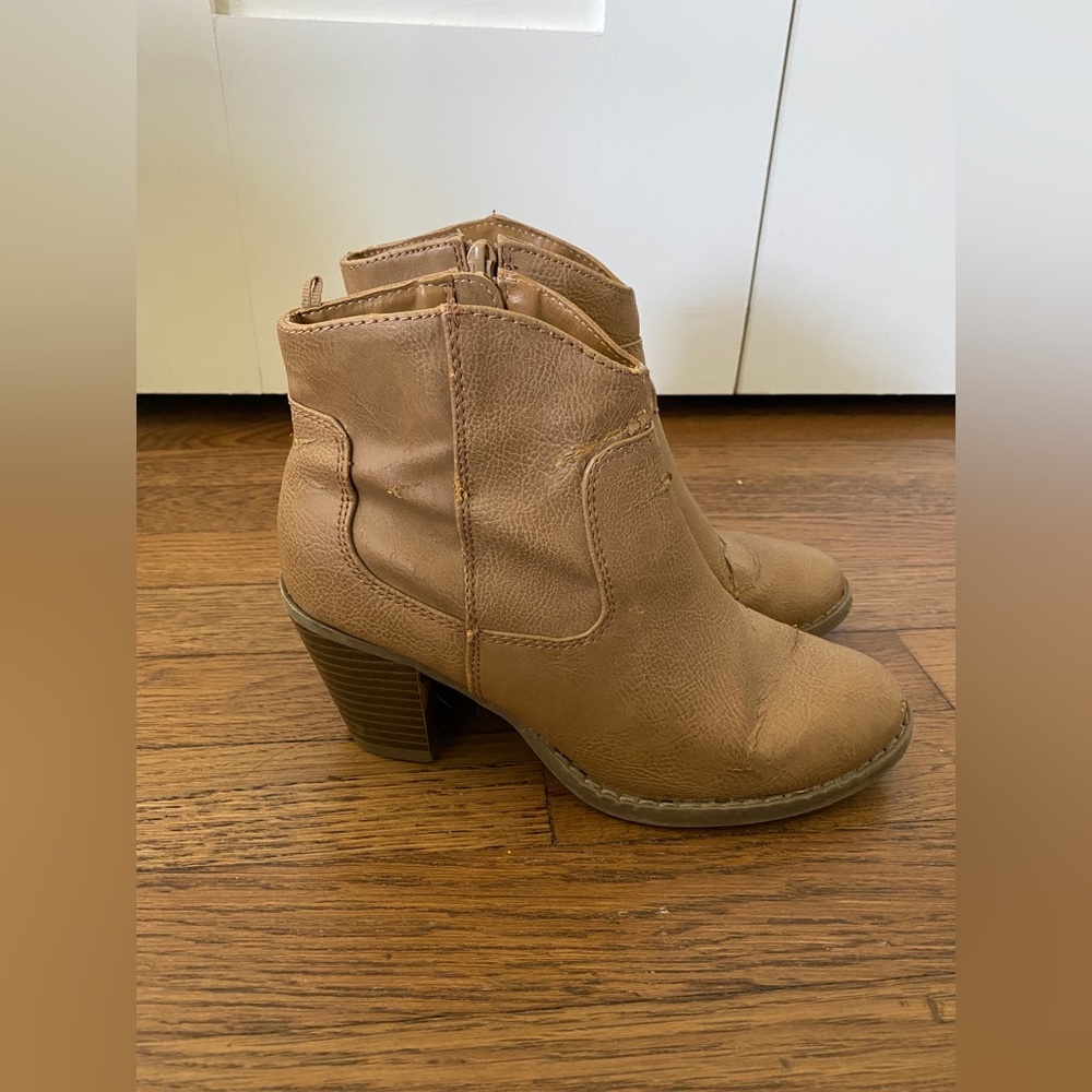 Women’s Light Brown Ankle Boots in Size 7